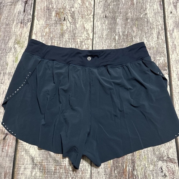 Lululemon Find Your Pace Shorts - Picture 2 of 6